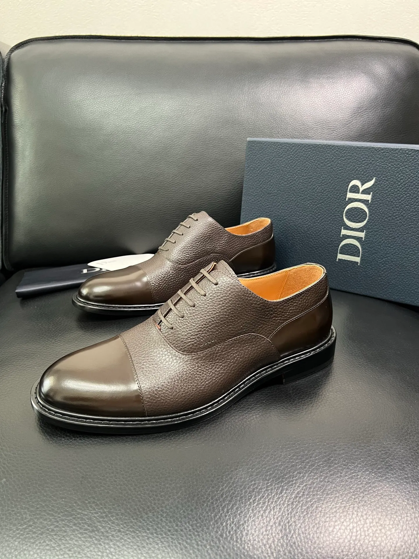 Men's shoes 💰940 Dior top purchasing agent, synchronized with Dior counters, original factory configuration, imported Italian cowhide, fully imported water-dyed cowhide lining, sole: original factory special supply, original sole super comfortable, original factory follow-up order 🔍🔍High quality, welcome to compare, code number 39-44 (can be ordered 38 45 46) 85868